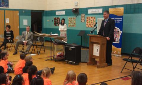 Attorney General J.B. Van Hollen addressing Jefferson Elementary students in Green Bay before announcing winner of the 2012 AMBER Alert Poster Contest.